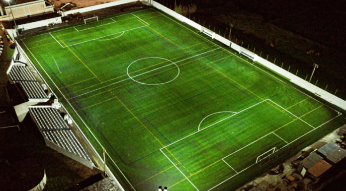 Futebol | FC Flamengos tem novo piso sintético