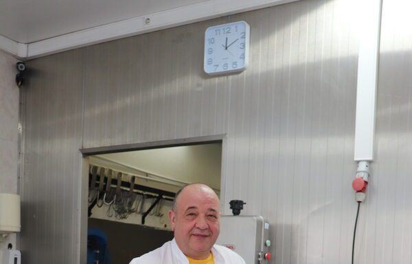 Profissões: João Alberto Goulart da Silva é talhante há 40 anos | “Gosto muito de cortar carne, mas também gosto de clientes satisfeitos”
