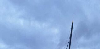 Náutica | Trimaran “Gitana 17” assistido no Porto da Horta