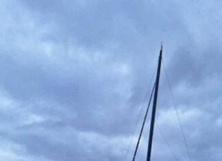 Náutica | Trimaran “Gitana 17” assistido no Porto da Horta