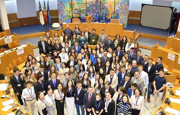 Sessão nacional do Parlamento dos Jovens – Secundárias da Terceira, São Miguel e Faial vão representar os Açores