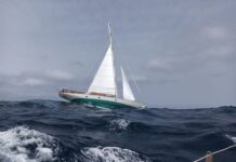 Marinha coordena resgate de 7 pessoas a bordo do veleiro na ilha do Pico