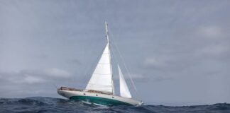 Marinha coordena resgate de 7 pessoas a bordo do veleiro na ilha do Pico