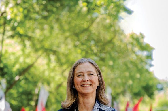 Maria Inácia Rezola | “O 25 de Abril abriu caminho à concretização de antigas aspirações autonomistas das populações insulares”
