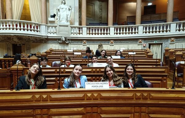 Presidente da Assembleia felicita prestação dos alunos açorianos do ensino básico na sessão nacional do Parlamento dos Jovens