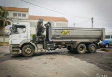 Camião de recolha de resíduos entra em funcionamento após grande reparação