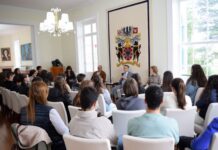Presidente da Assembleia Legislativa apela aos jovens para a defesa do legado conquistado no 25 de Abril