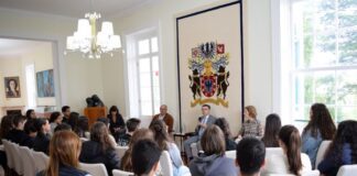 Presidente da Assembleia Legislativa apela aos jovens para a defesa do legado conquistado no 25 de Abril