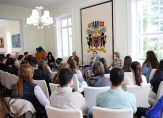 Presidente da Assembleia Legislativa apela aos jovens para a defesa do legado conquistado no 25 de Abril