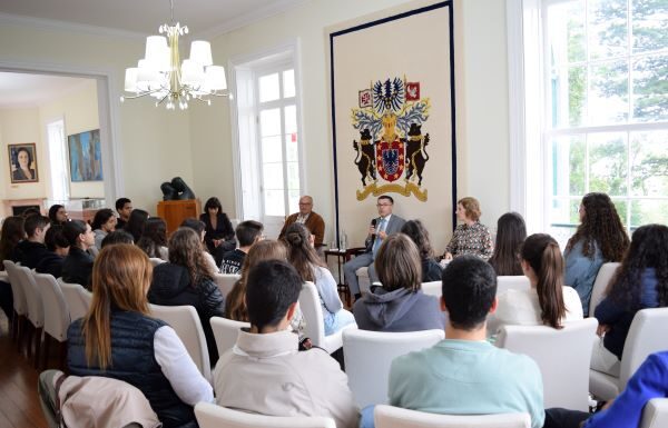 Presidente da Assembleia Legislativa apela aos jovens para a defesa do legado conquistado no 25 de Abril