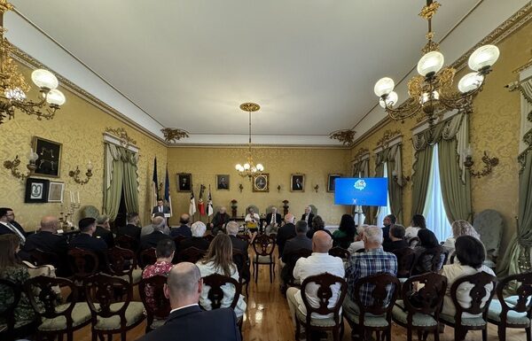 Presidente da Assembleia Legislativa apela a empenho constante na defesa da Liberdade, Democracia e Autonomia