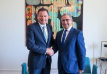 José Manuel Bolieiro e Luís Montenegro acertam realização de cimeira intergovernamental