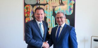 José Manuel Bolieiro e Luís Montenegro acertam realização de cimeira intergovernamental