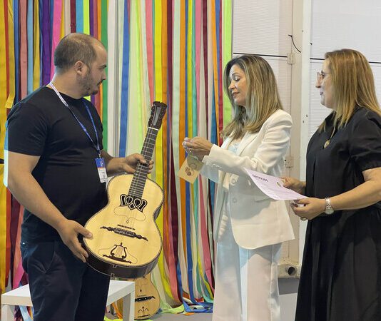 Violas da Terra dos Açores com certificação nacional e europeia IG