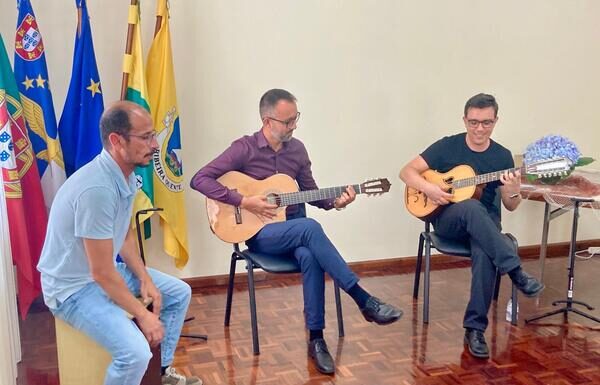 “Ao Toque do Polegar” é importante documento intemporal para a Viola da Terra