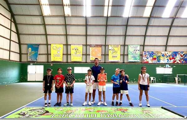 Ténis | Lucas Valente campeão em sub7 e Gil Teiga em sub9