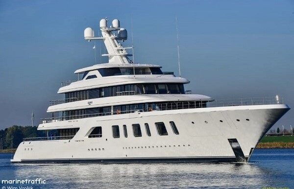 Turismo náutico | Família Real do Qatar escalou a Horta em iate de luxo