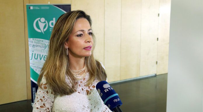 Jovens açorianos recebem “Cheque-Livro” no valor de 100 euros