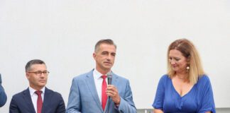Presidente da Câmara destaca atual papel da Escola do Mar em dia de aniversário