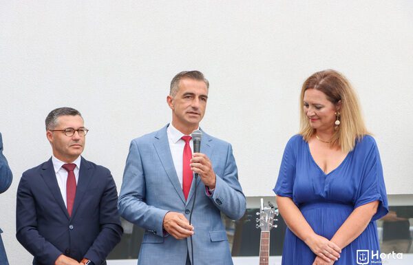 Presidente da Câmara destaca atual papel da Escola do Mar em dia de aniversário