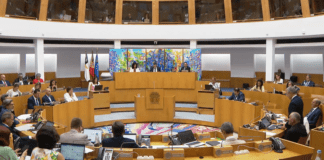 Sessão Plenária de setembro | Coligação consegue alterar carreira docente e PS denuncia falhas no arranque no ano letivo