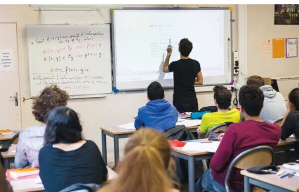 Educação | Alunos regressam às aulas esta segunda-feira