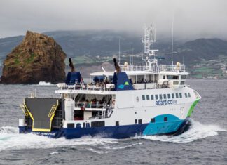 Ferry Mestre Jaime Feijó de volta à operação