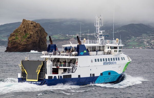 Ferry Mestre Jaime Feijó de volta à operação