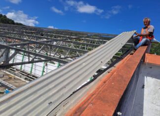 Empreitada | Junta da Conceição retirou as telhas do pavilhão do Fayal