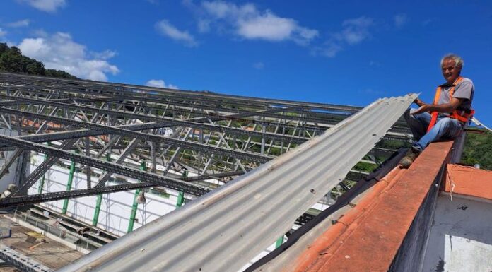 Empreitada | Junta da Conceição retirou as telhas do pavilhão do Fayal
