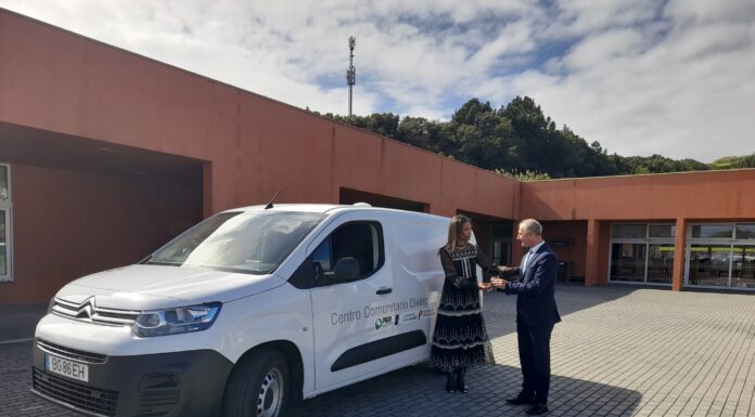 Centro Comunitário do Divino Espírito Santo | Governo Regional entrega viatura para apoio domiciliário