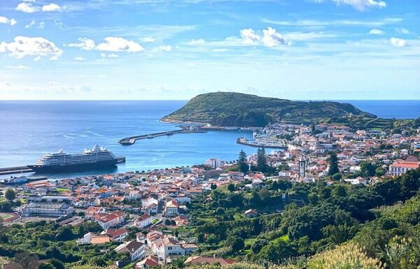 Navios de cruzeiro | Faial na rota de estreia do ultraluxuoso “Silver Whisper”