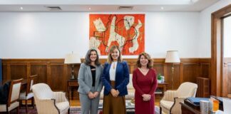 Secretárias-Gerais dos Parlamentos dos Açores e da Madeira apresentam cumprimentos à Secretária-Geral da Assembleia da República