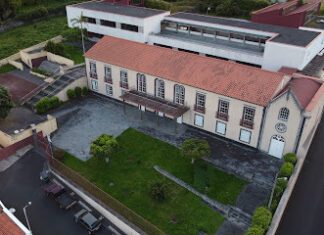 Escola Profissional da Horta | Vários anos depois o bar/refeitório está a “funcionar em pleno”