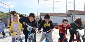 Município e “Perdidos Pelo Pico” Oferecem Bicicletas a Jardins de Infância do Concelho
