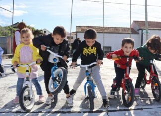 Município e “Perdidos Pelo Pico” Oferecem Bicicletas a Jardins de Infância do Concelho