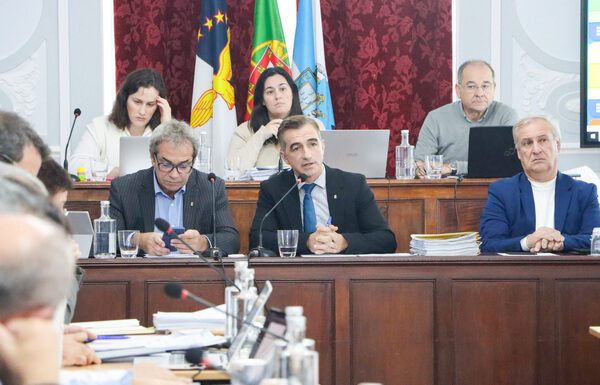 Assembleia Municipal da Horta | Plano e Orçamento da CMH para 2025 aprovado com votos da Coligação