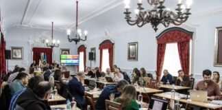Unanimidade na Assembleia Municipal | Aprovadas moções por mais ligações aéreas e pelo Porto da Horta