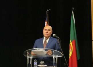 Vereadores do PS criticam postura contraditória do presidente da Câmara nas ligações aéreas