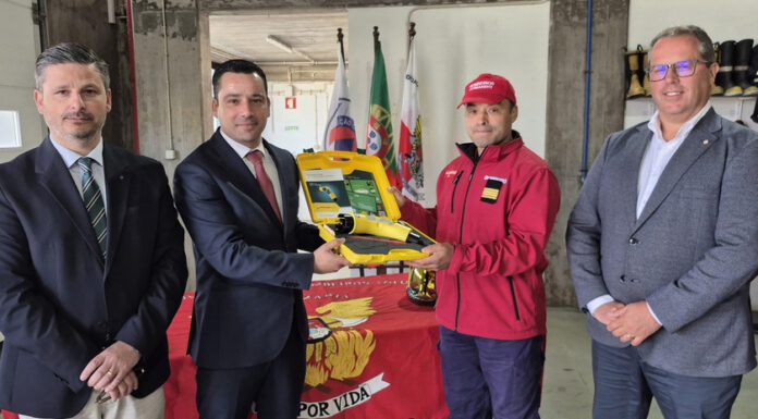Bombeiros com inibidores de veículos elétricos