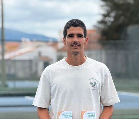 Ténis | Mário Costa é campeão regional