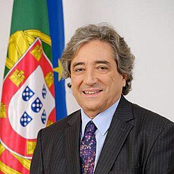 Opinião – Terra e mar, pessoas e rendimento: um Presidente para levar o descontentamento a sério