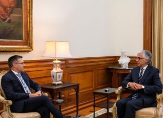 Presidente do Parlamento açoriano reúne com Aguiar-Branco para defender Autonomia, finanças regionais e combate às dependências