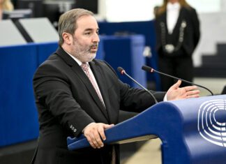 Adiamentos das negociações UE-EUA nas empresas e cidadãos