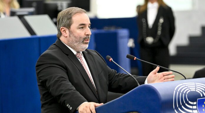 Adiamentos das negociações UE-EUA nas empresas e cidadãos