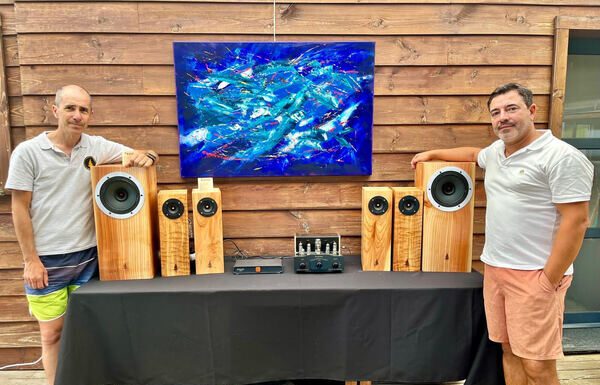 Indústria de equipamentos sonoros | AzoricAudio fabrica colunas de som com madeira de criptoméria