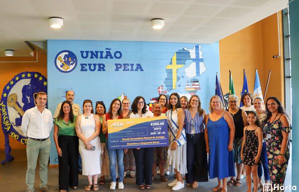 Rainha da Semana do Mar entrega prémio solidário à Escola Secundária Manuel de Arriaga