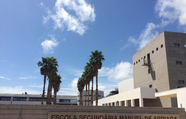 3.º ciclo e Ensino Secundário | Regresso devolve energia aos corredores