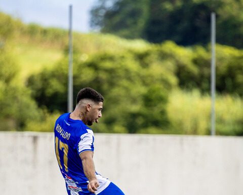 Campeonato de Futebol dos Açores | Derrotas para Flamengos e Lajense
