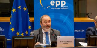 Taxas alfandegárias fixadas pelos Estados Unidos à UE